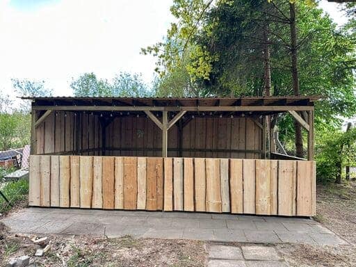Außenansicht einer Grillhäusschen