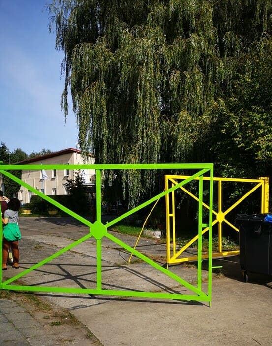 Neues Eingangstor der Unterkunft