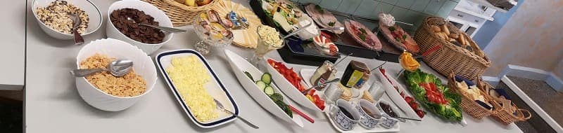 Butter, Käse, Gemüse und vieles mehr im Buffet